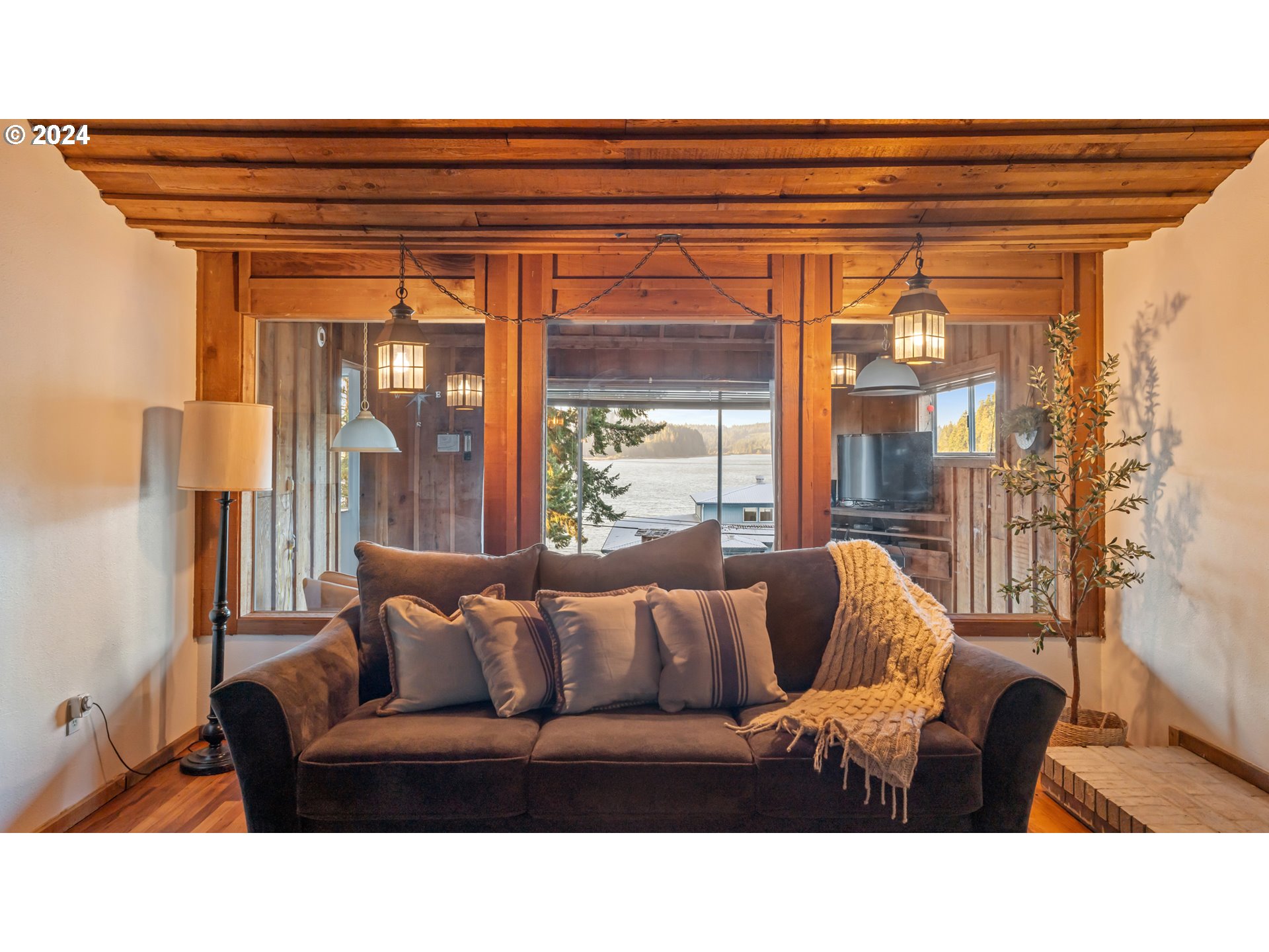 66227 North Bay Road North Bend, OR 97459 - Photo 10 of 41 Gallery Image 10