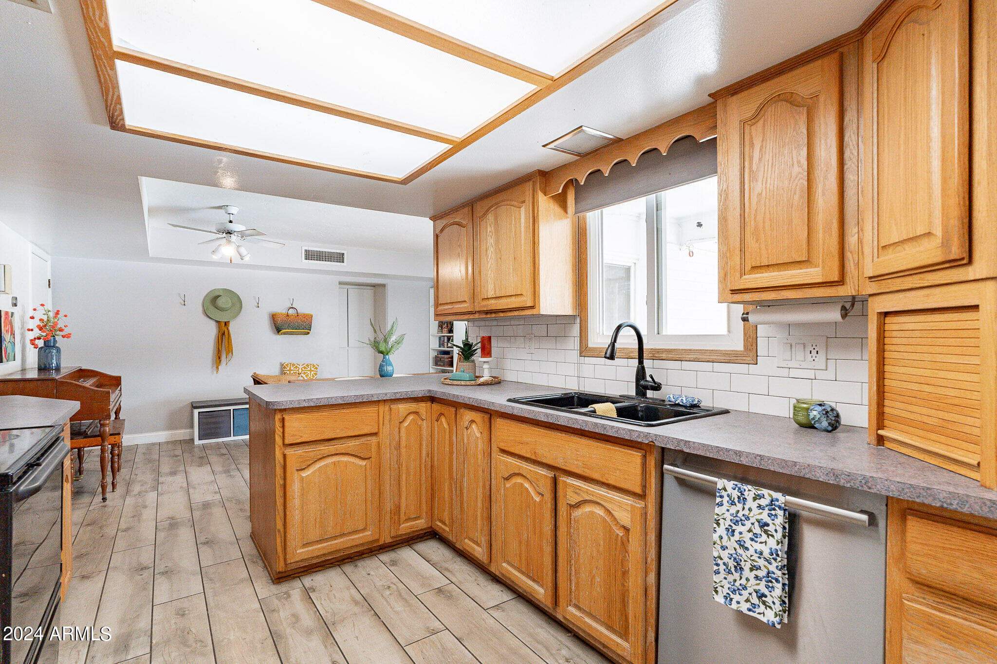 8313 East Redwing Road Scottsdale, AZ 85250 - Photo 4 of 54 Kitchen