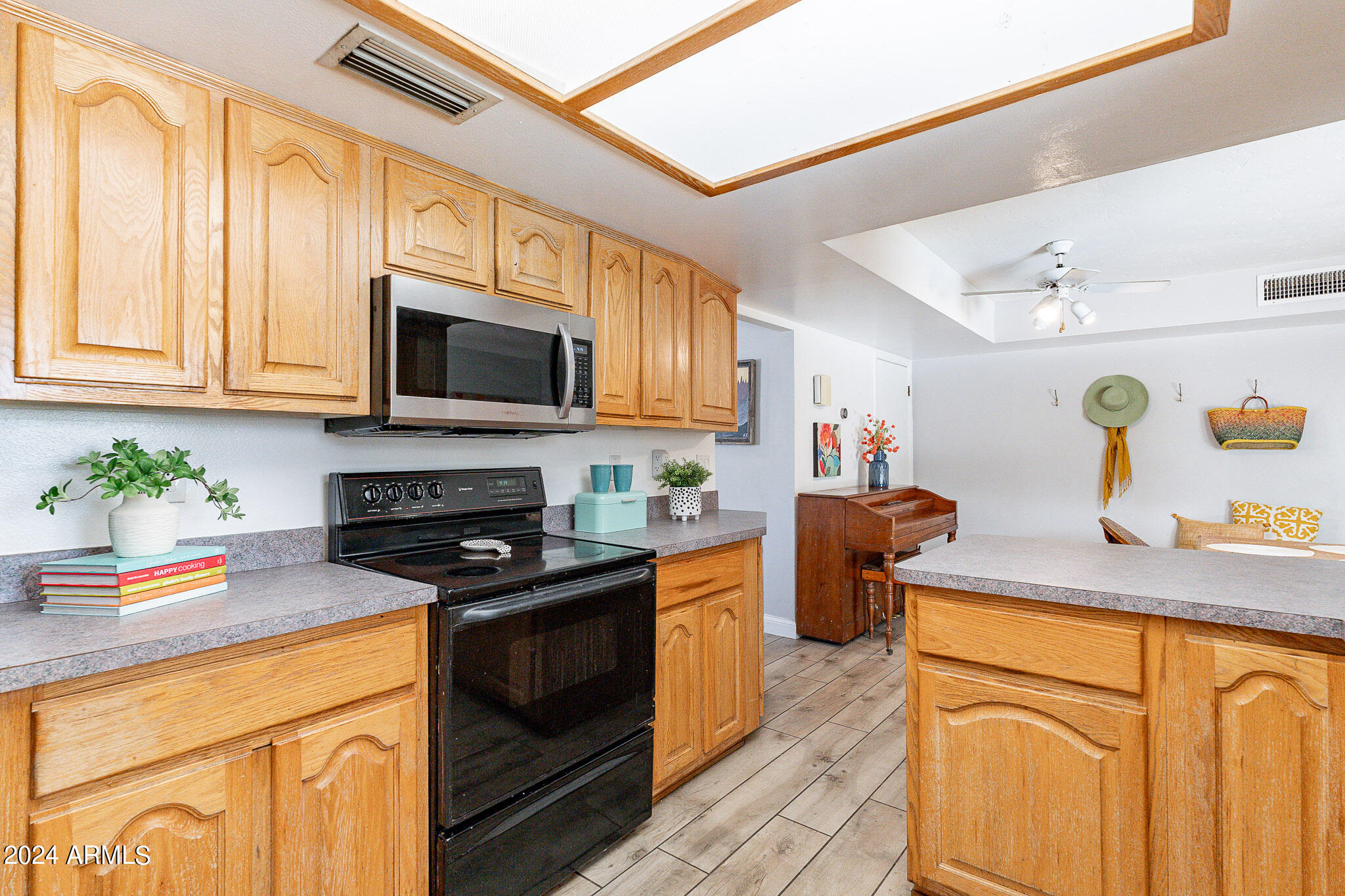 8313 East Redwing Road Scottsdale, AZ 85250 - Photo 5 of 54 Kitchen