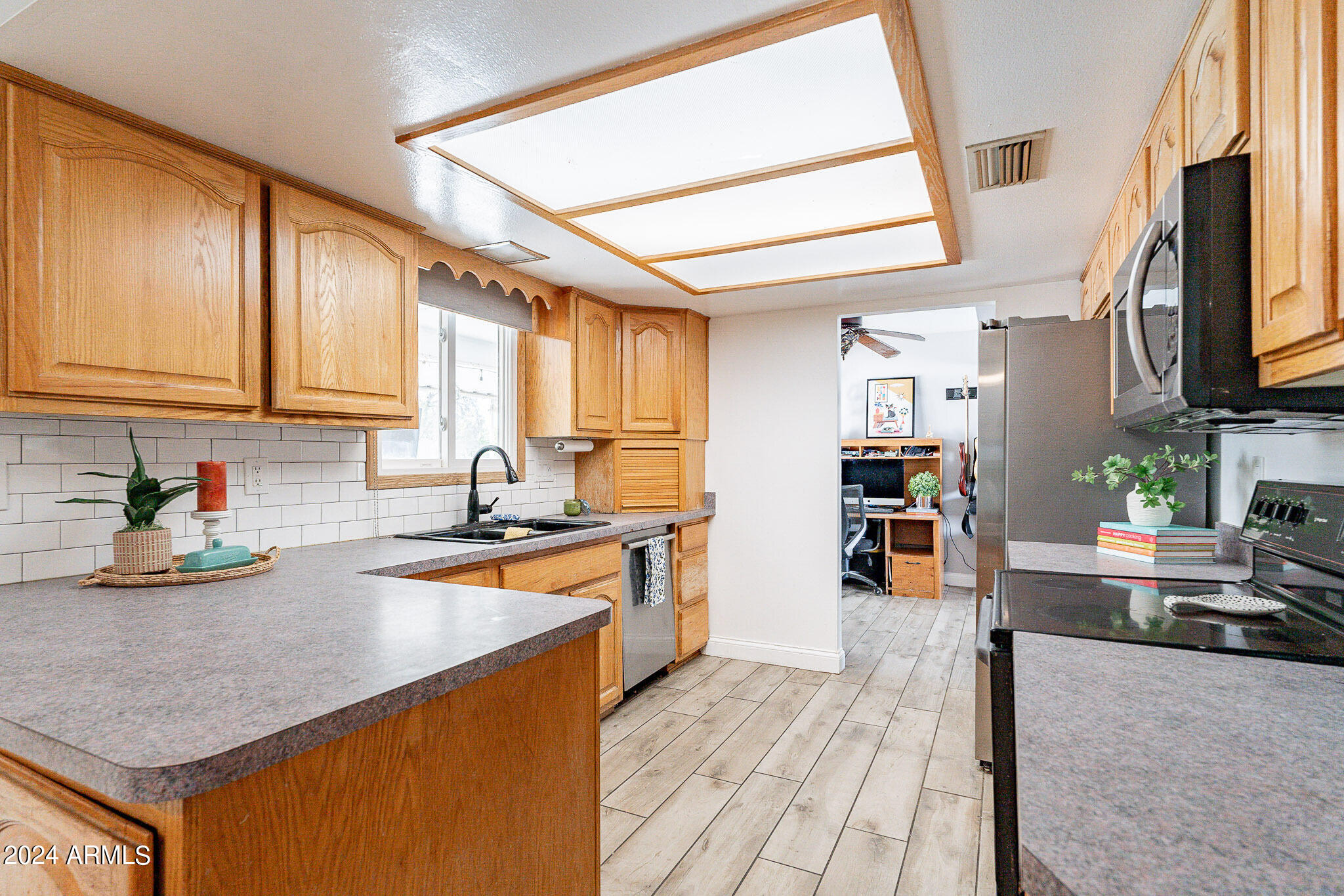 8313 East Redwing Road Scottsdale, AZ 85250 - Photo 6 of 54 Kitchen
