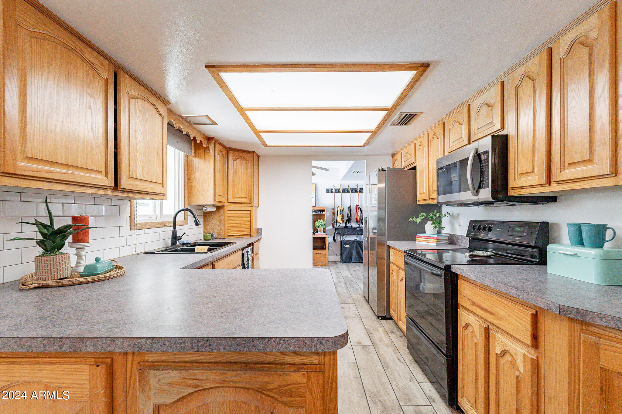 8313 East Redwing Road Scottsdale, AZ 85250 - Photo 7 of 54 Kitchen