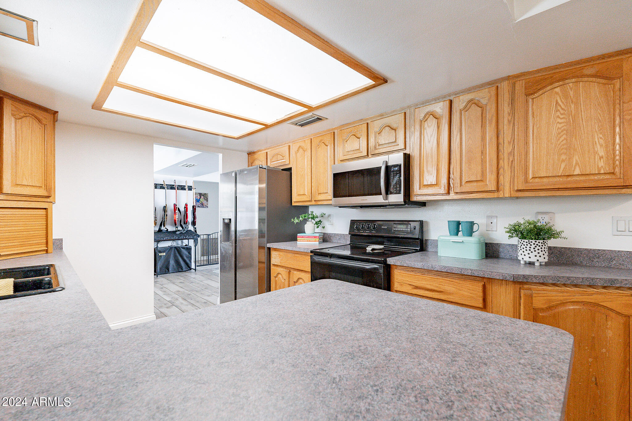 8313 East Redwing Road Scottsdale, AZ 85250 - Photo 8 of 54 Kitchen