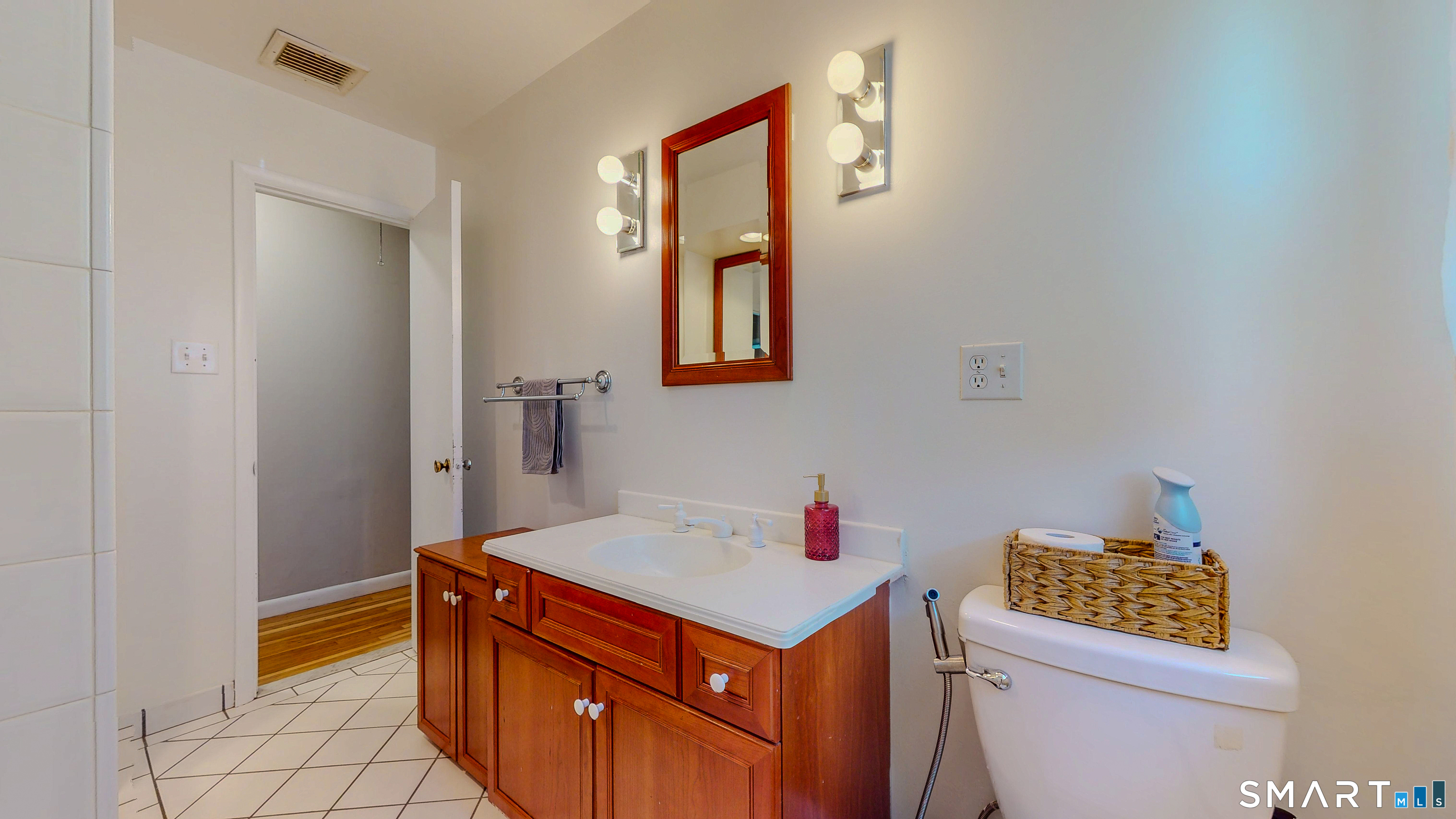 347 Edison Road Trumbull, CT 06611 - Photo 34 of 38