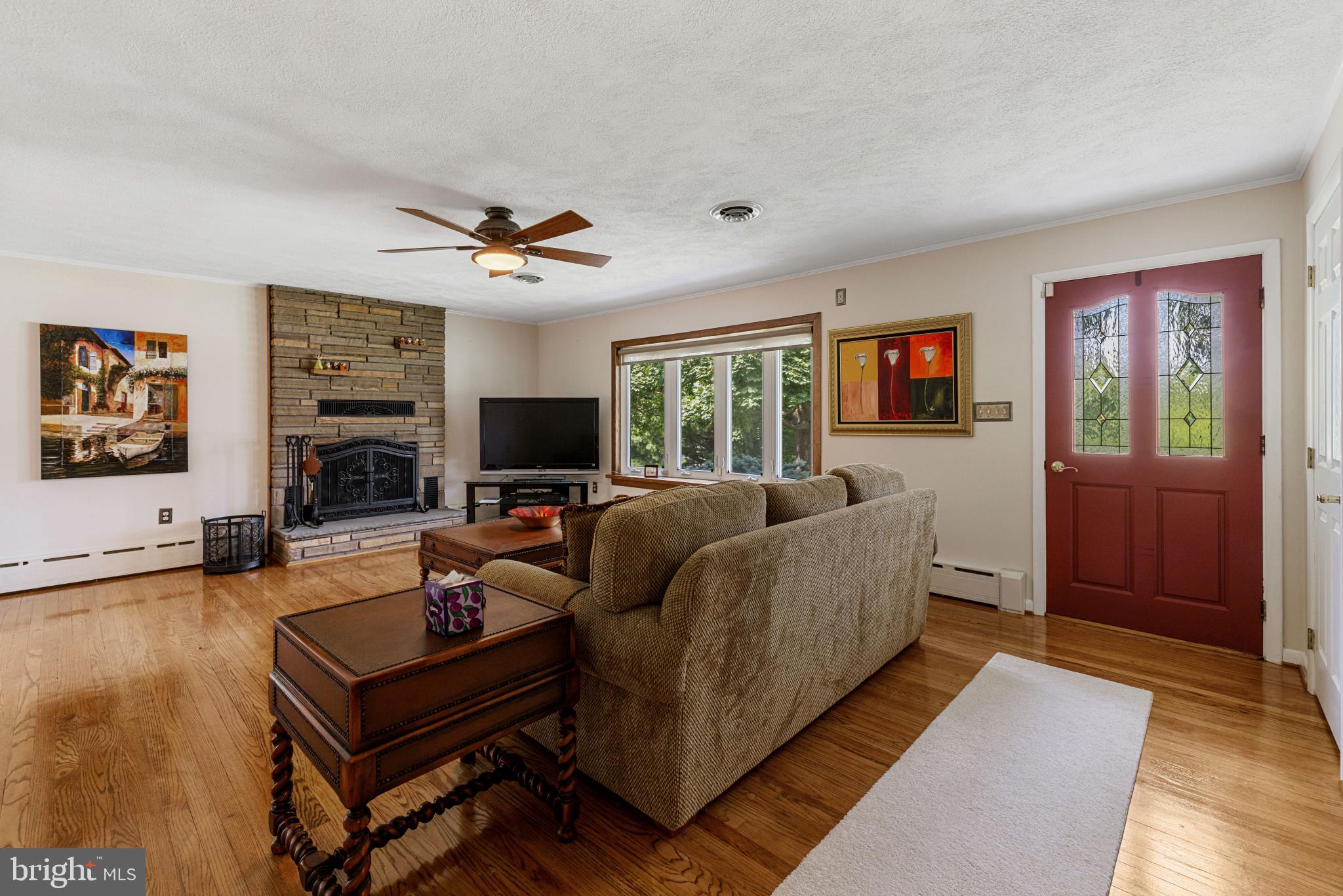4948 Silver Spring Road Perry Hall, MD 21128 - Photo 28 of 60 Living Room