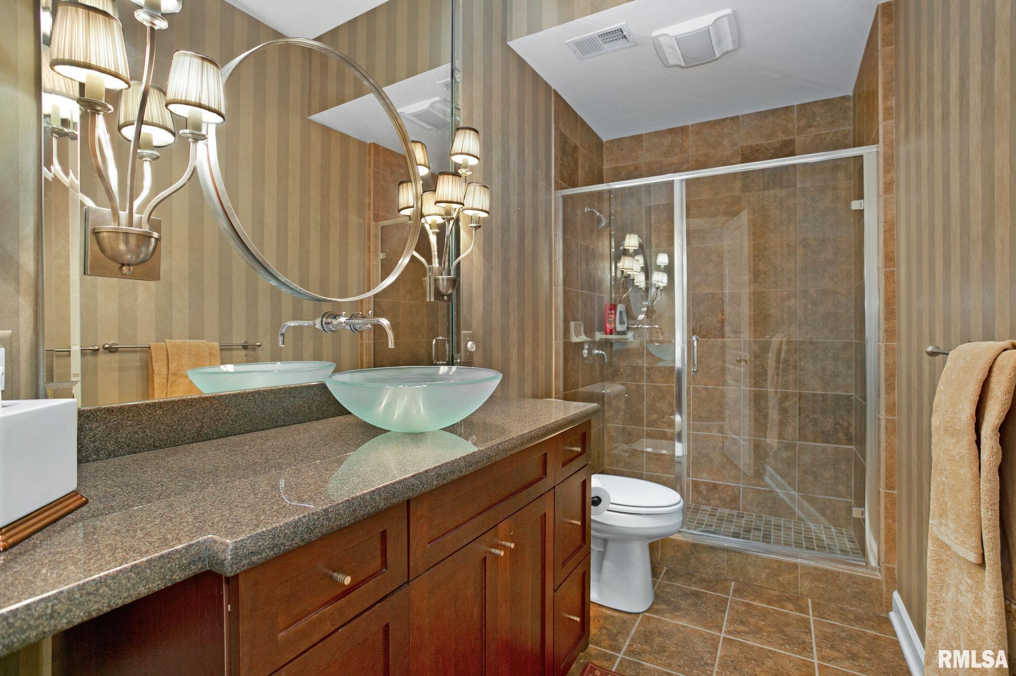 6211 Utica Ridge Road, Unit 102 Davenport, IA 52807 - Photo 14 of 36 Gallery Image 14