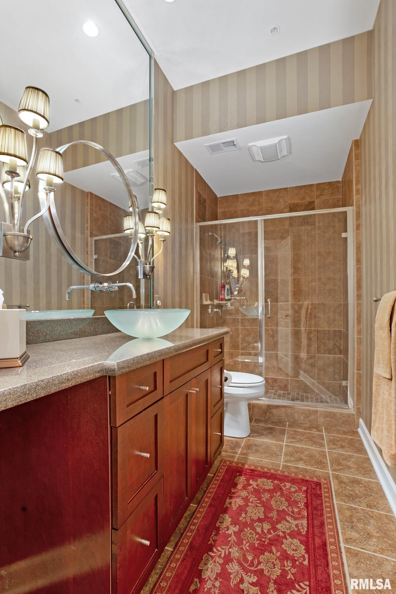 6211 Utica Ridge Road, Unit 102 Davenport, IA 52807 - Photo 15 of 36 Gallery Image 15