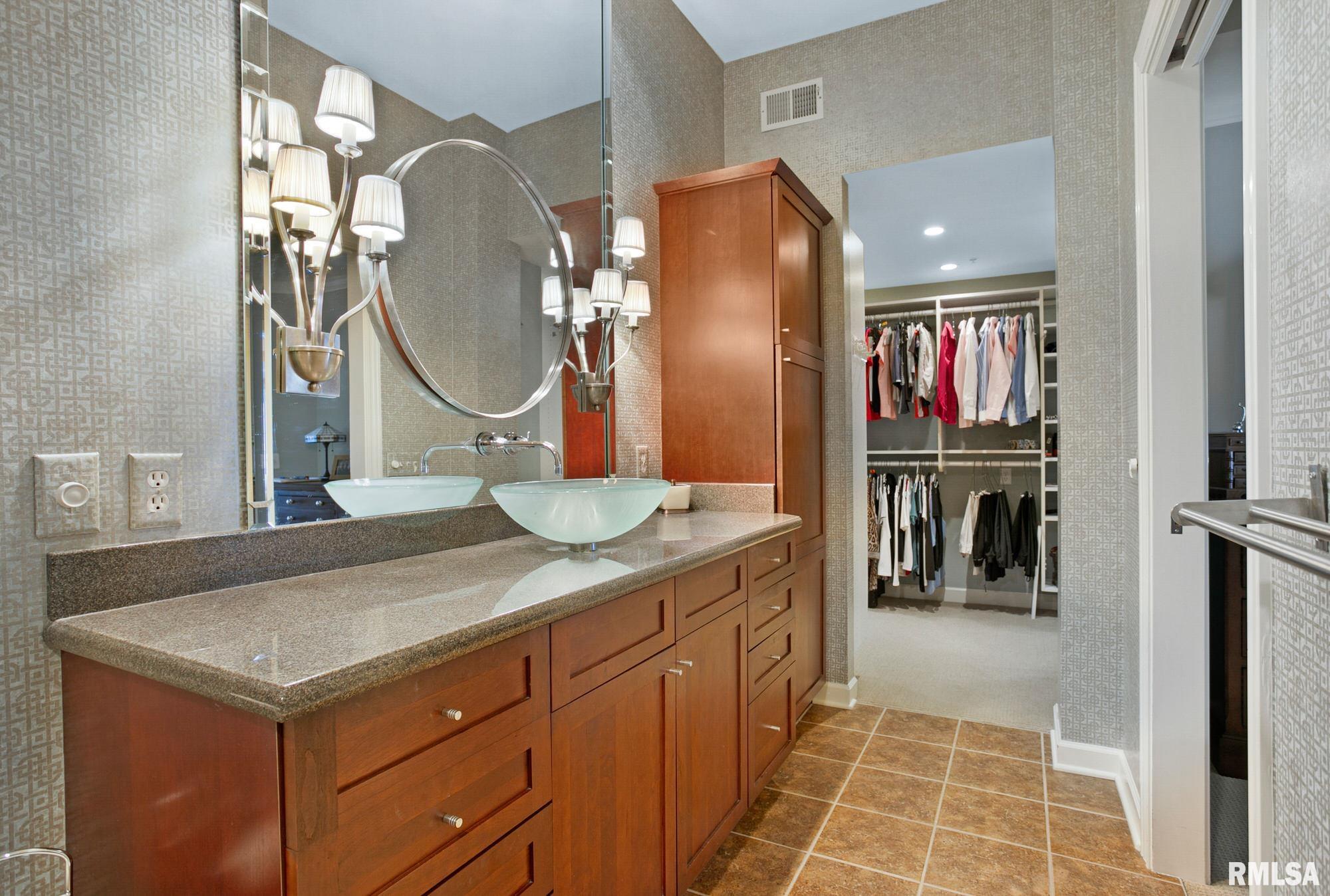 6211 Utica Ridge Road, Unit 102 Davenport, IA 52807 - Photo 32 of 36 Gallery Image 32