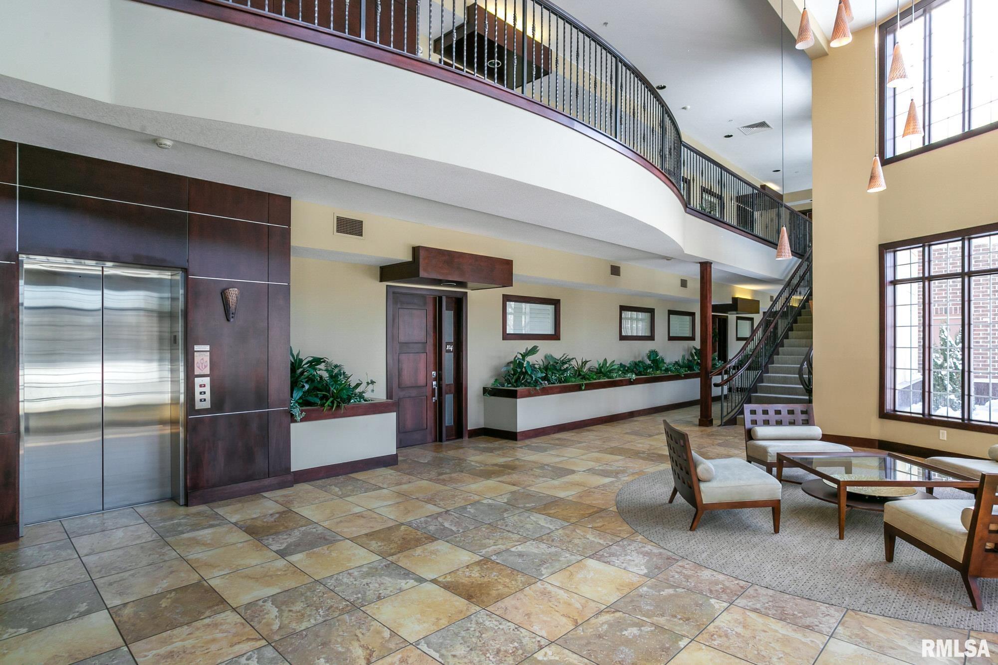 6211 Utica Ridge Road, Unit 102 Davenport, IA 52807 - Photo 6 of 36 Gallery Image 6