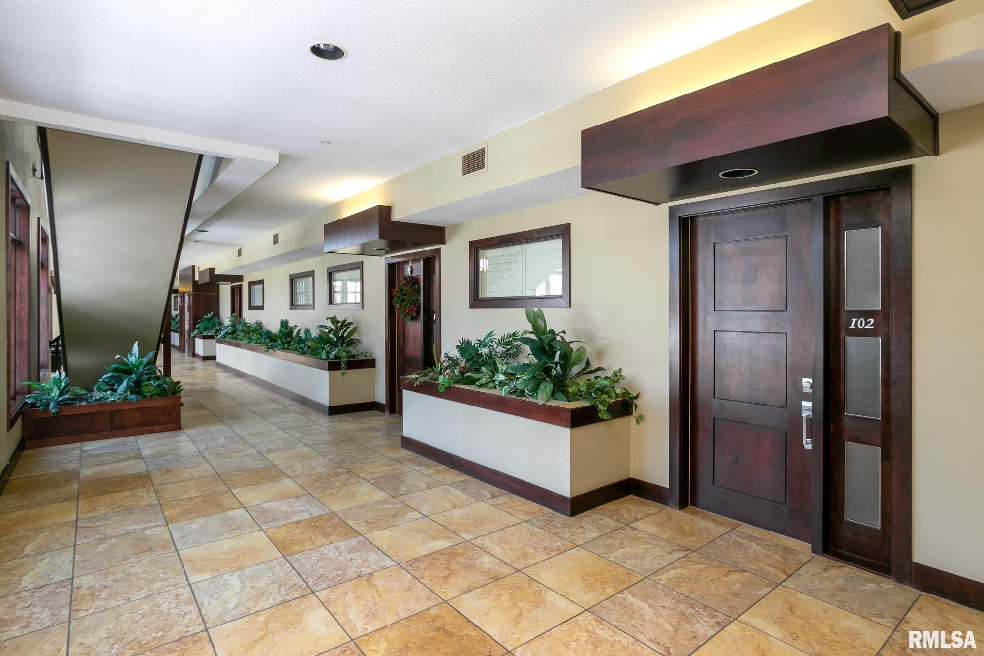 6211 Utica Ridge Road, Unit 102 Davenport, IA 52807 - Photo 8 of 36 Gallery Image 8