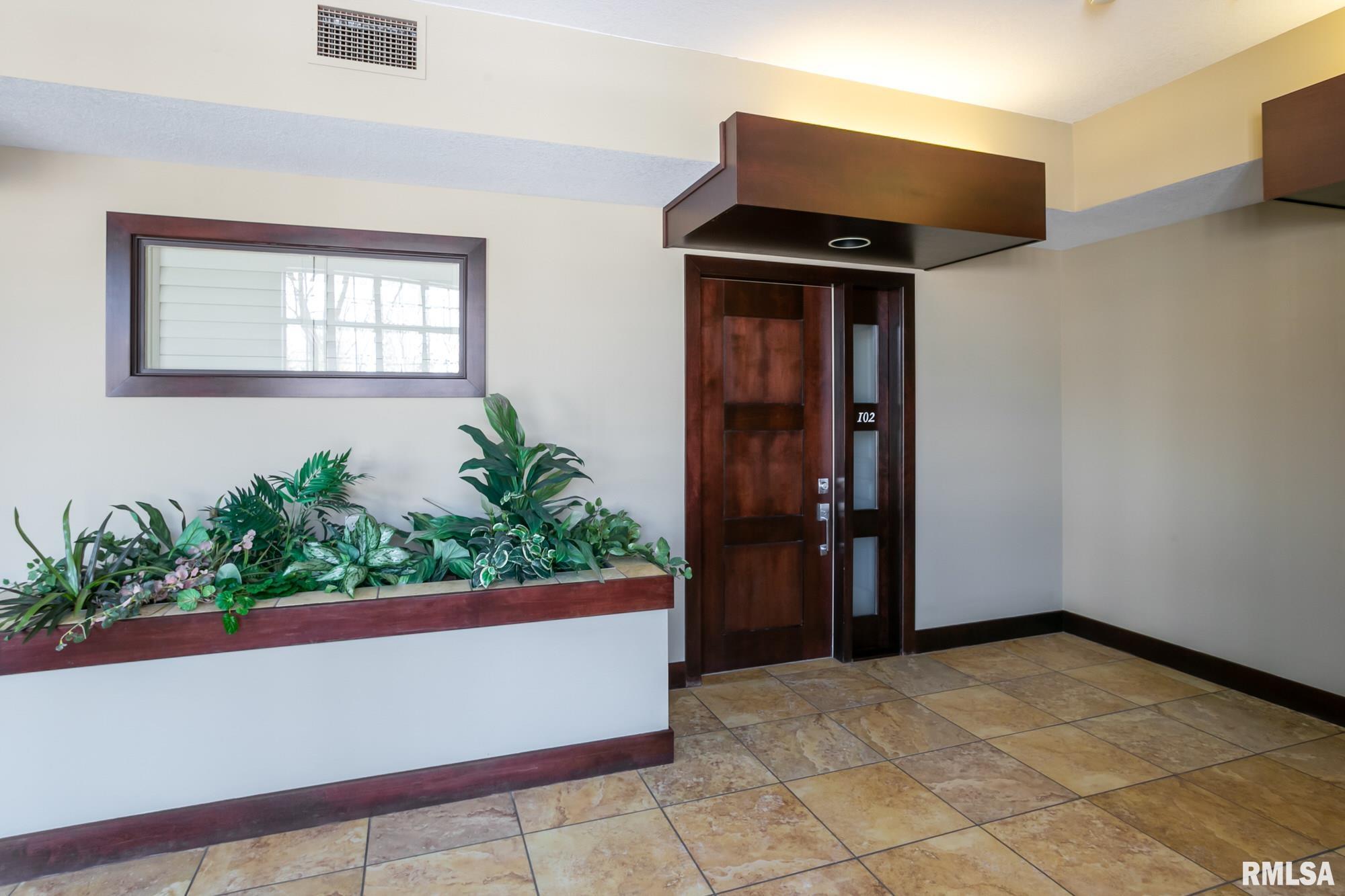 6211 Utica Ridge Road, Unit 102 Davenport, IA 52807 - Photo 9 of 36 Gallery Image 9