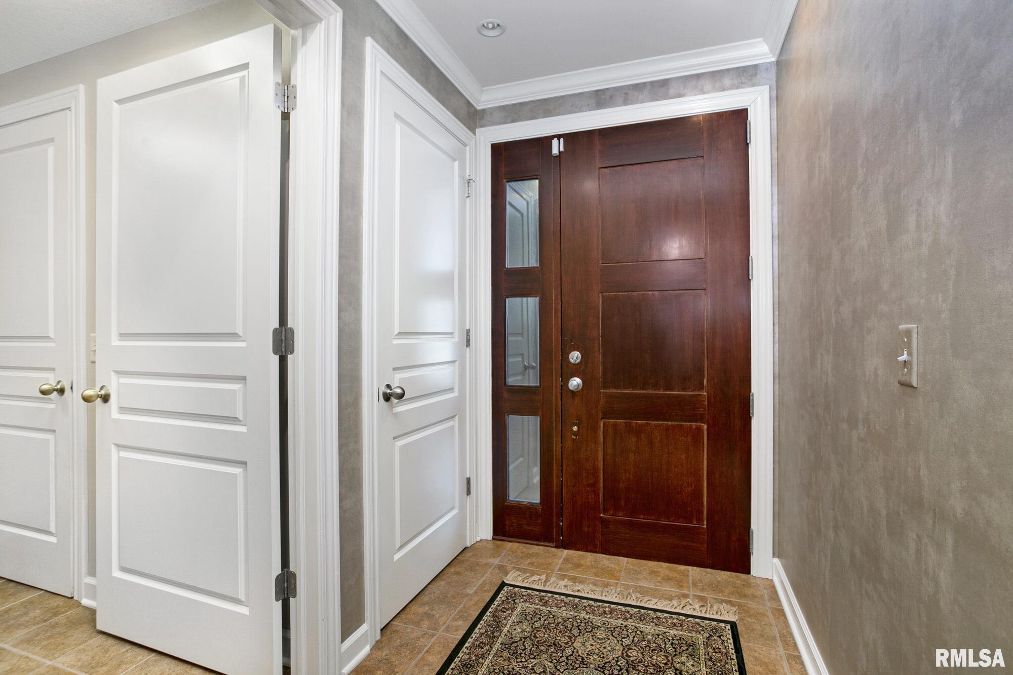 6211 Utica Ridge Road, Unit 102 Davenport, IA 52807 - Photo 10 of 36 Gallery Image 10
