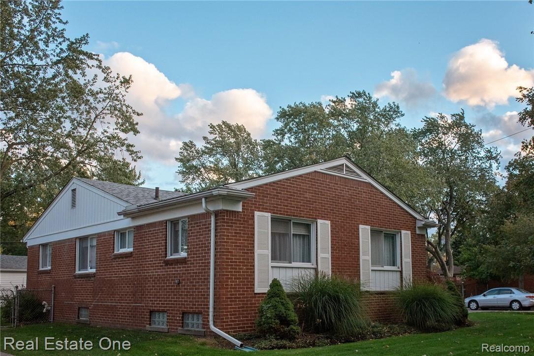 1853 Massoit Road Royal Oak, MI 48073 - Photo 32 of 38 Massoit-48.jpg