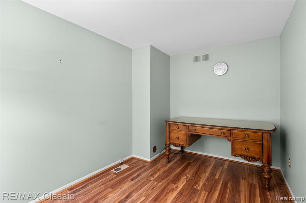 23127 Farmington Road Farmington, MI 48336 - Photo 27 of 51 Gallery Image 27