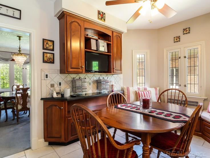 1216 Devonshire Road Grosse Pointe Park, MI 48230 - Photo 13 of 61