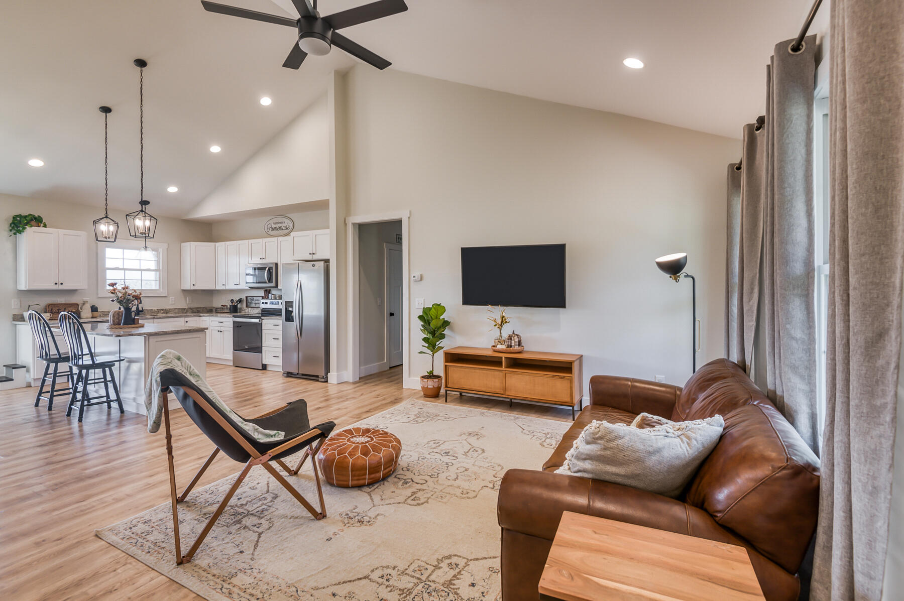 553 Ridgecrest Road Jonesborough, TN 37659 - Photo 2 of 25 Living Area