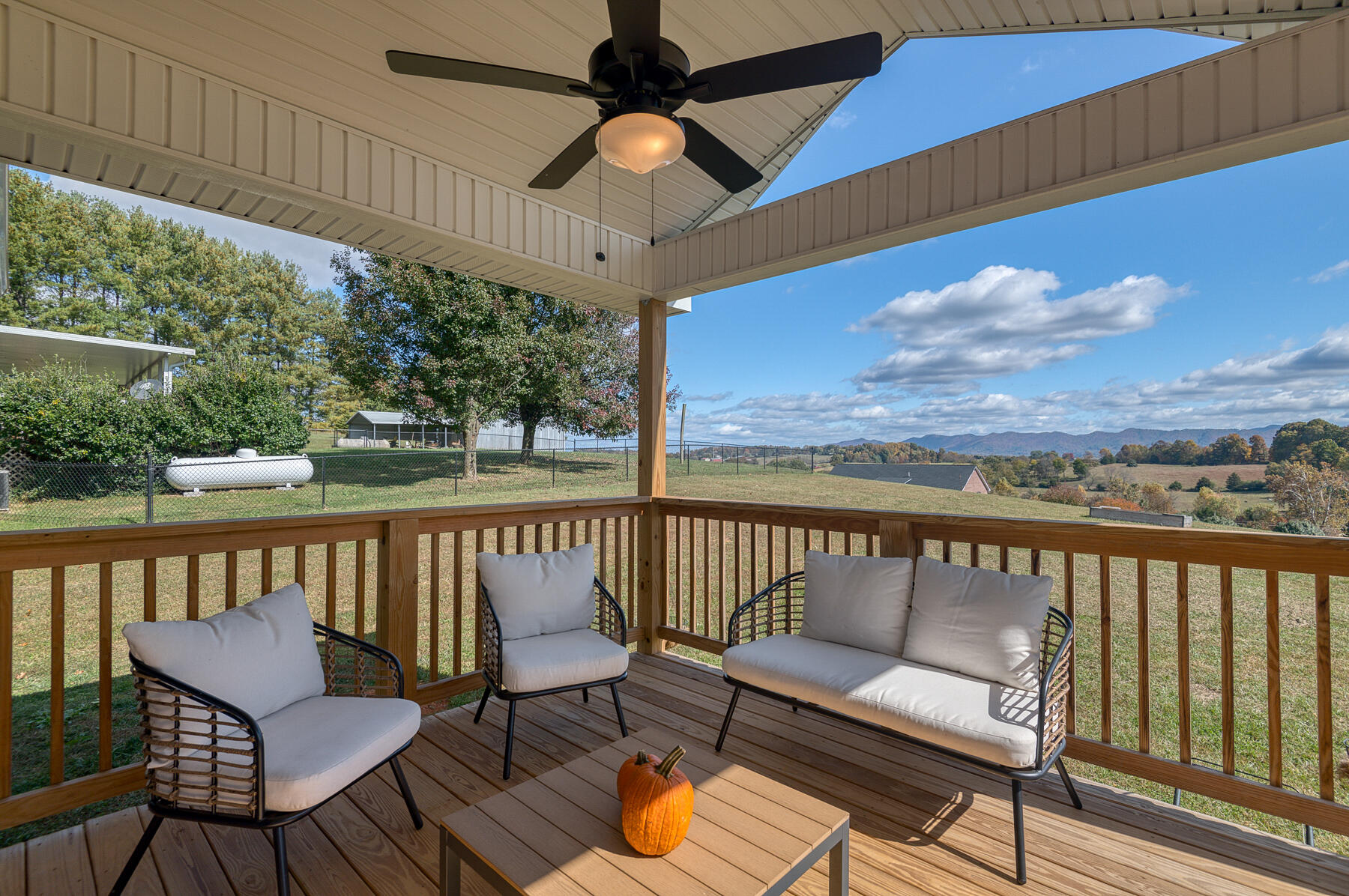 553 Ridgecrest Road Jonesborough, TN 37659 - Photo 4 of 25 Back porch