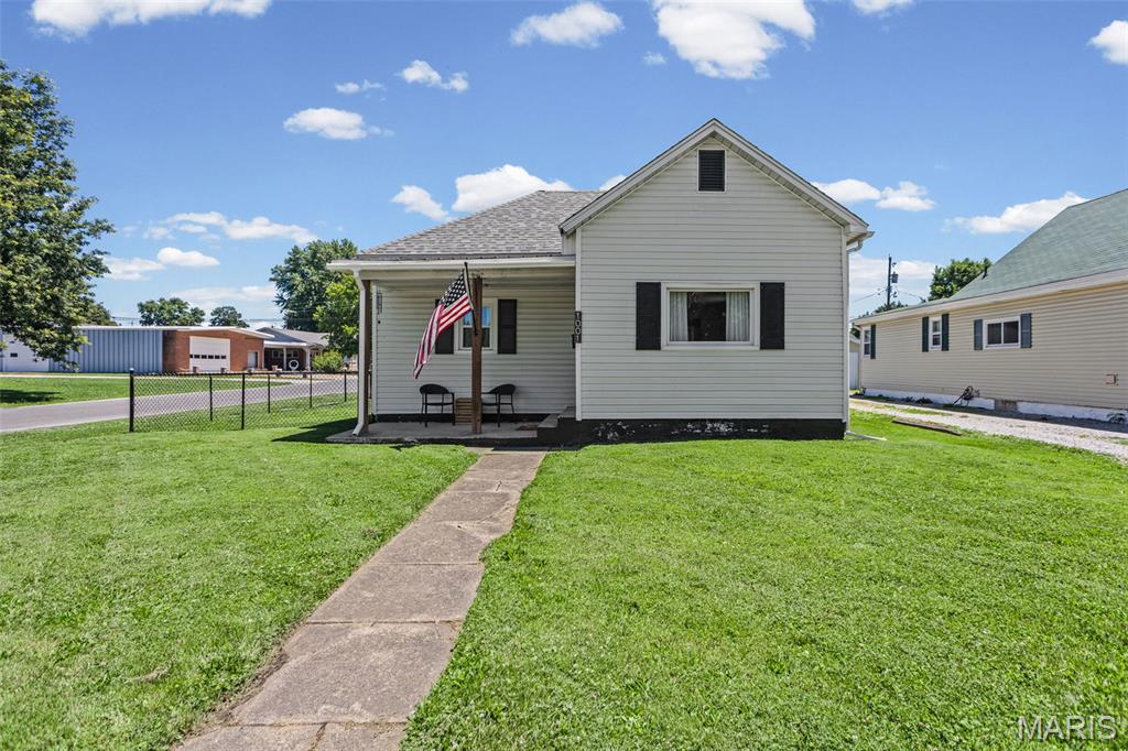 1001 South Macoupin Street Gillespie, IL 62033 - Photo 1 of 38
