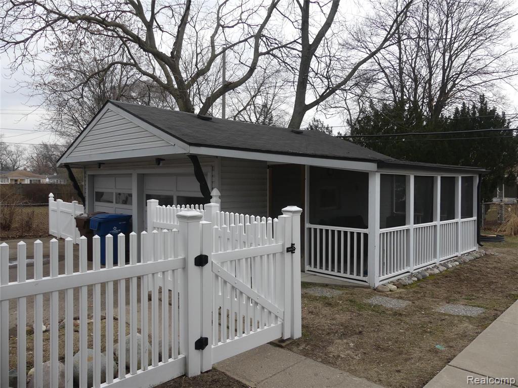 35449 Currier Street Wayne, MI 48184 - Photo 2 of 27