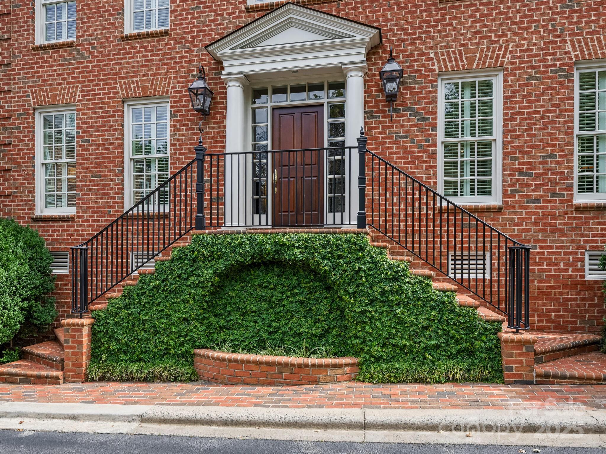 2149 Rolston Drive Charlotte, NC 28207 - Photo 3 of 41 Gallery Image 3