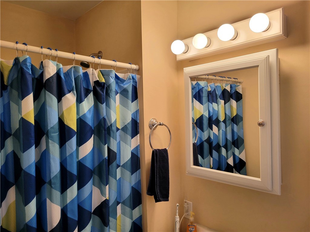 1114 Highway 413 Anderson, SC 29621 - Photo 15 of 36 A full bathroom connecting to the master offer wal