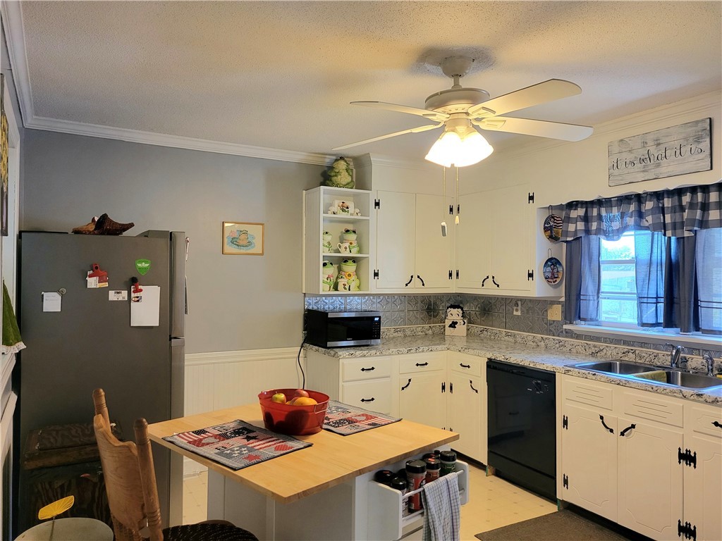 1114 Highway 413 Anderson, SC 29621 - Photo 7 of 36 A kitchen island to sit and have a cup of coffee a