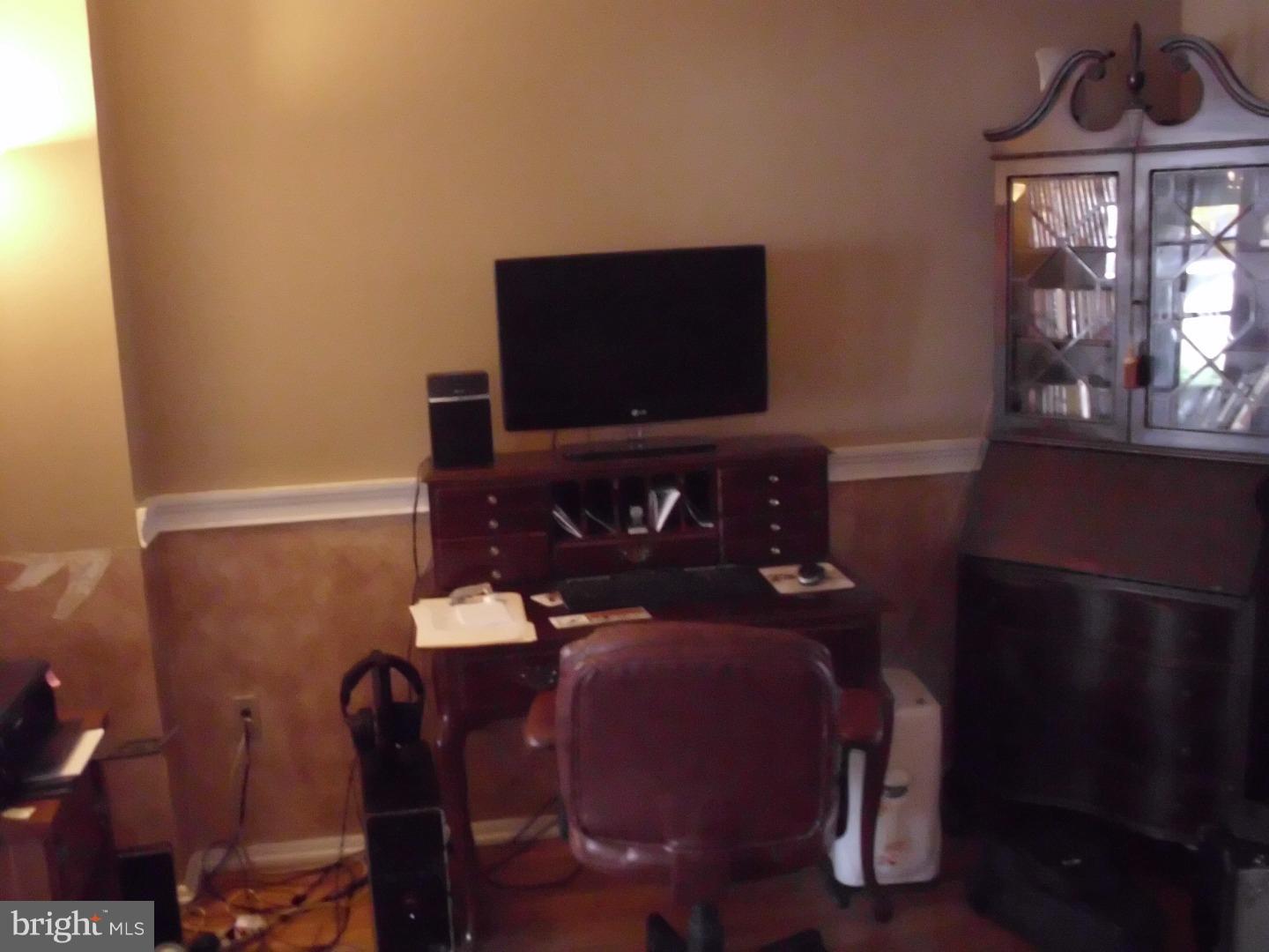 4232 Whiting Road Philadelphia, PA 19154 - Photo 5 of 16 Living Room
