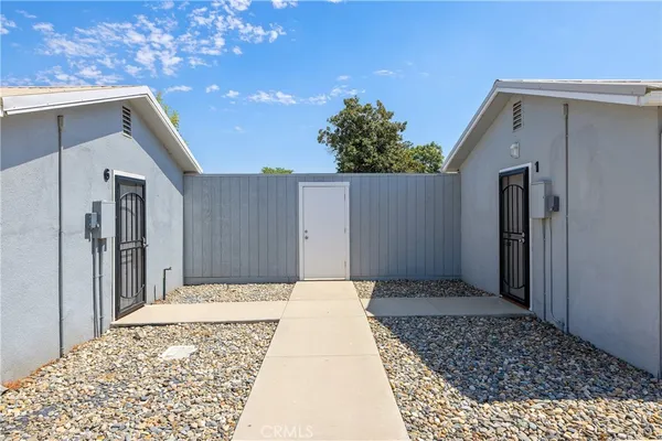 a view of a house with a backyard