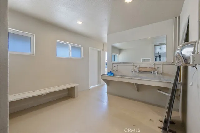 $2,400,000 | 638 West Kern Street, Dinuba, CA 93618