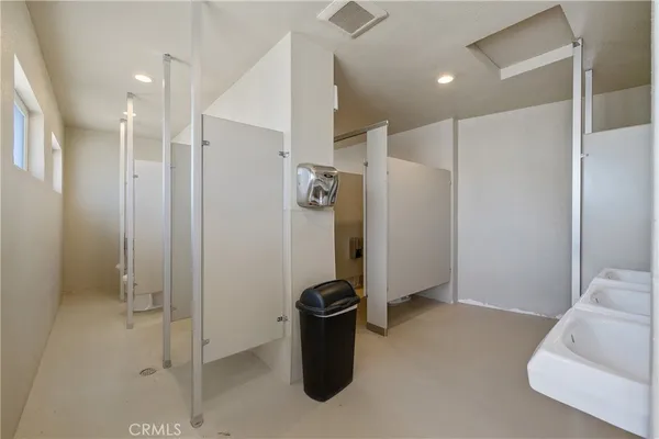 $2,100,000 | 638 West Kern Street, Dinuba, CA 93618