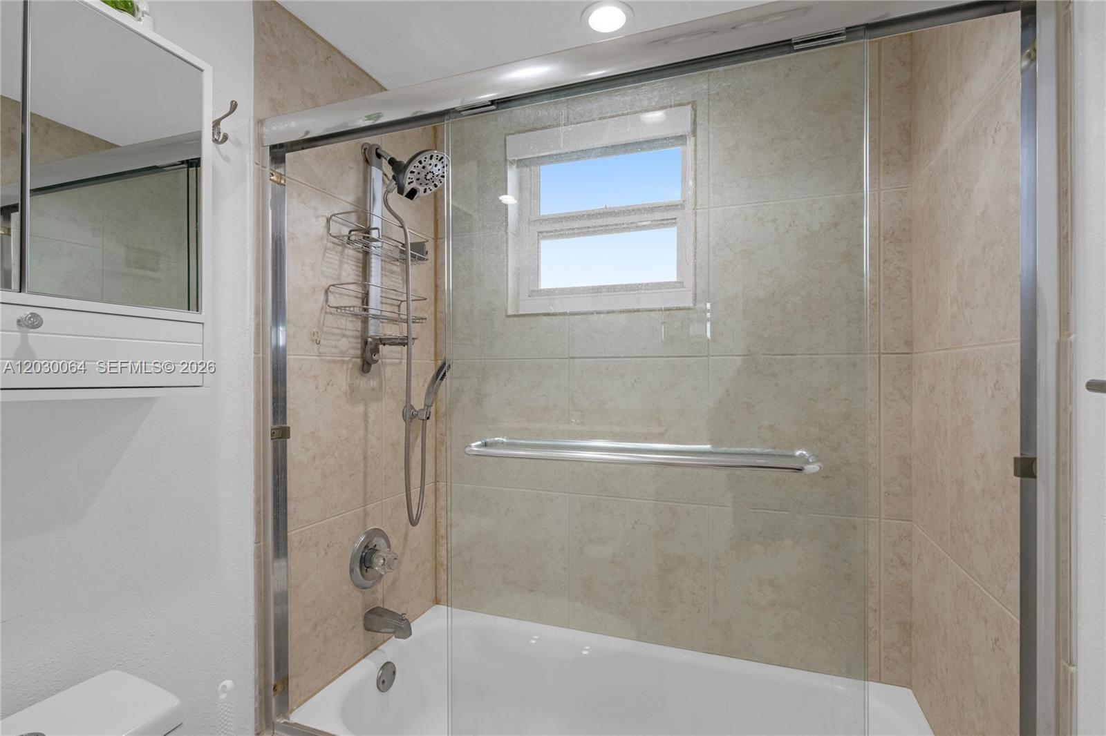 400 North Surf Road, Unit 506 Hollywood, FL 33019 - Photo 21 of 37 Main bathroom