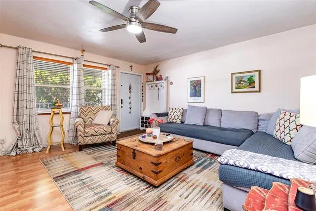 $210,000 | 810 Lake Shore Drive, Unit 25, West Palm Beach, FL 33403