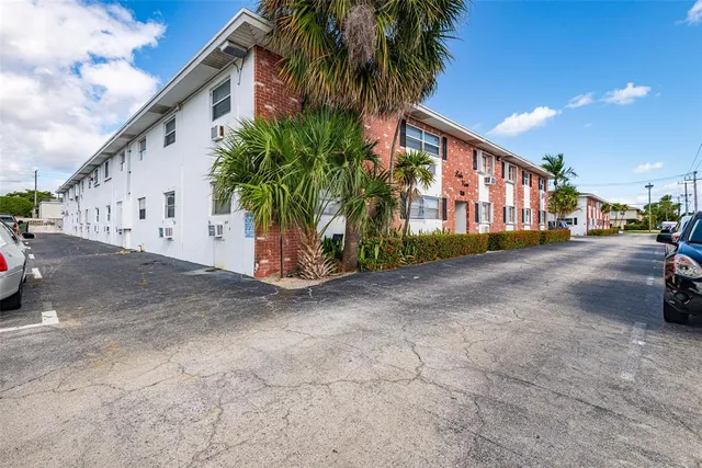 a view of a house with entertaining space