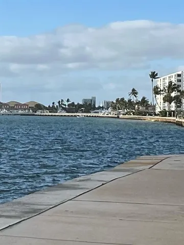 $210,000 | 810 Lake Shore Drive, Unit 25, West Palm Beach, FL 33403