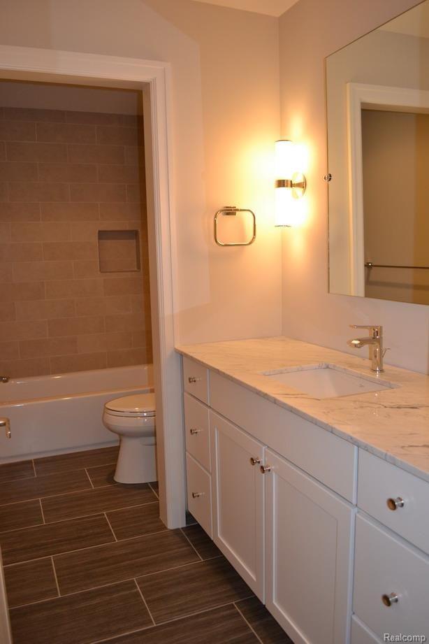 1645 Derby Road Birmingham, MI 48009 - Photo 27 of 31 Upper Hall Bathroom