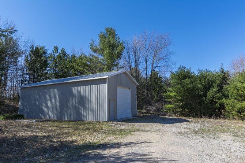 625 East Cemetery Road Maple City, MI 49664 - Photo 38 of 42 1816533-37.JPG