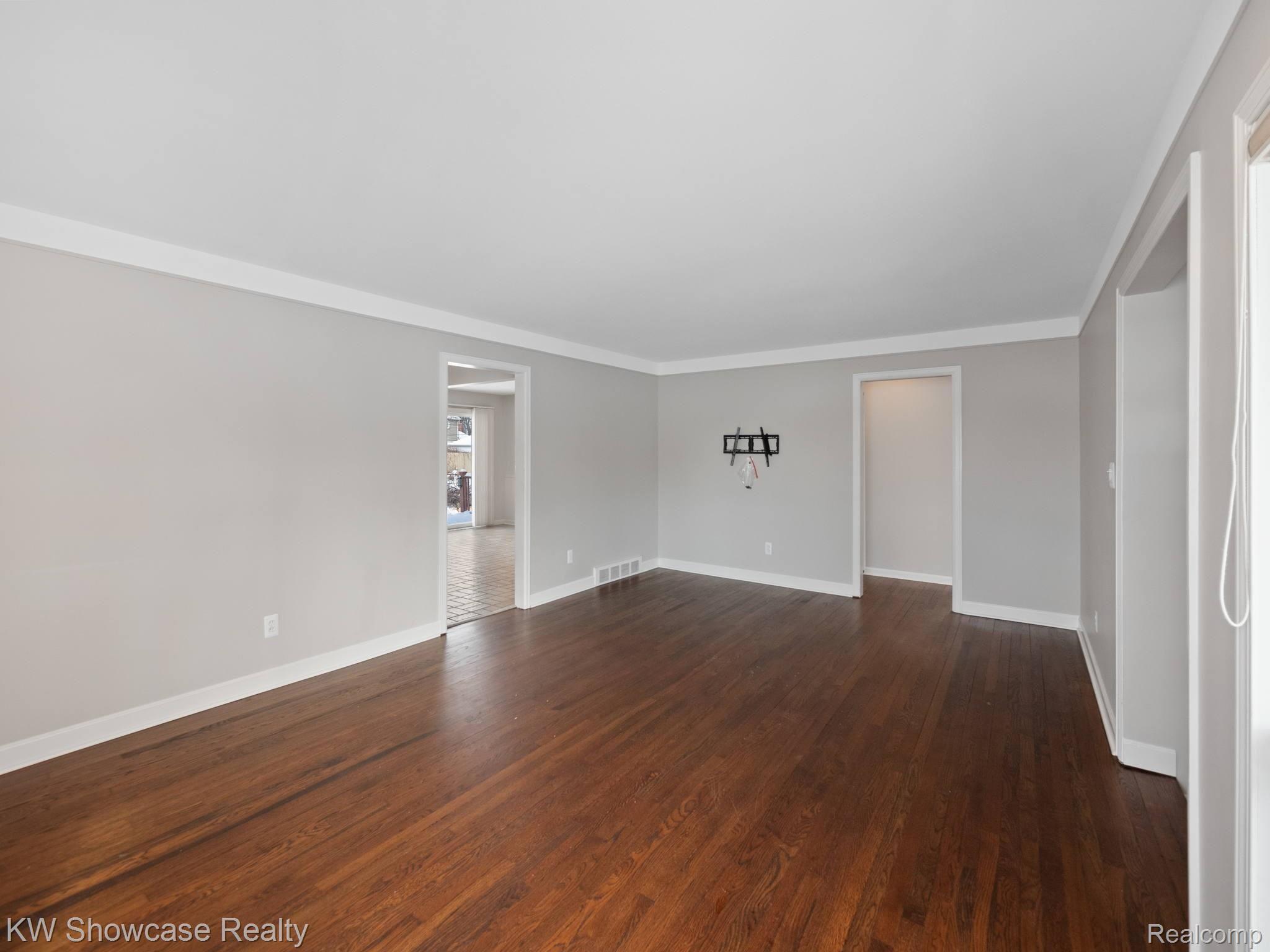 2026 Massoit Road Royal Oak, MI 48073 - Photo 8 of 35 web_P1755255.jpg