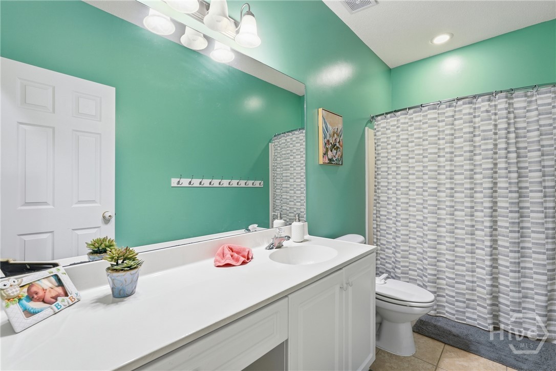 113 Suffolk Road Savannah, GA 31410 - Photo 26 of 40 Bathroom 2