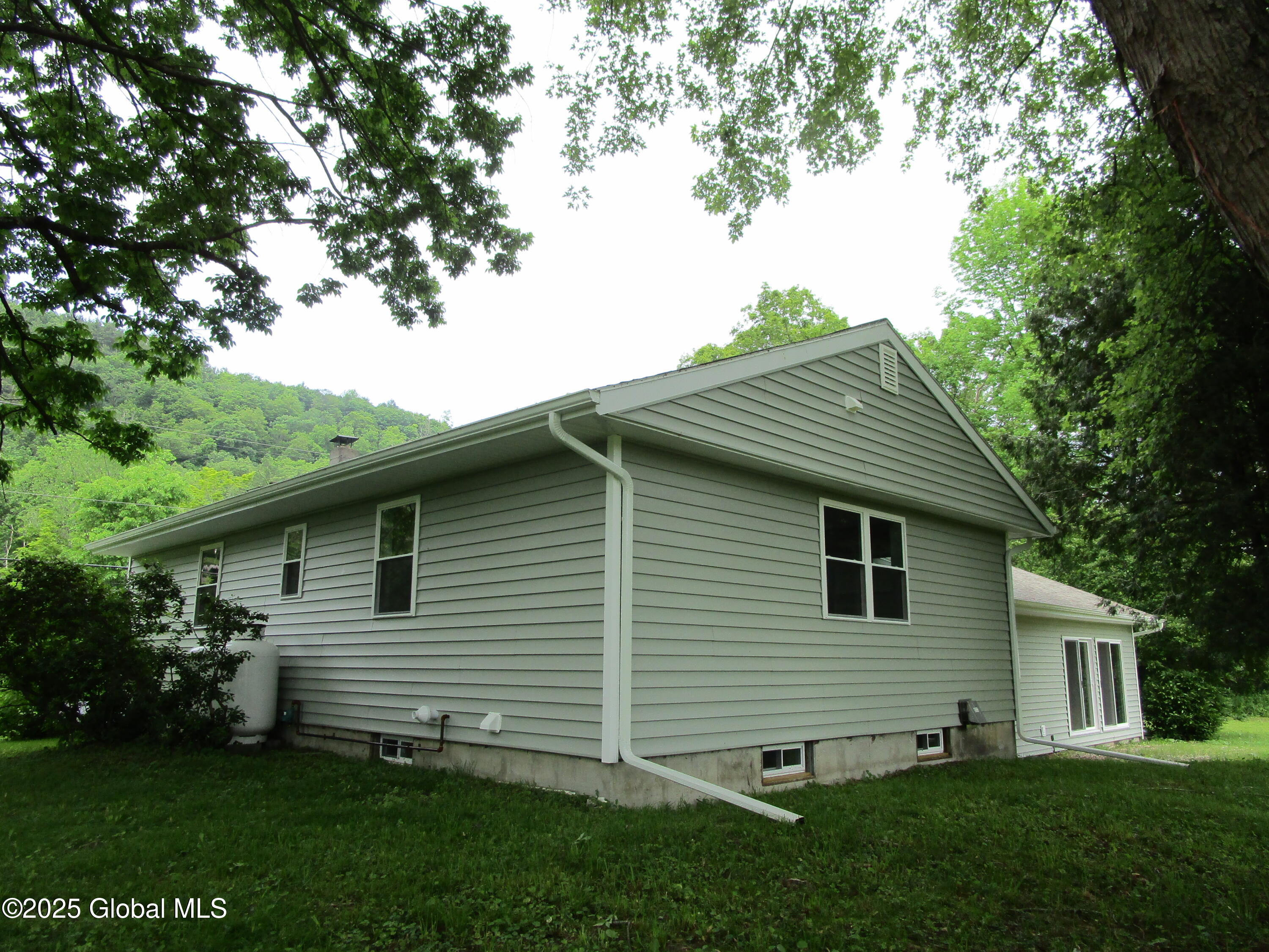 556 Cottrell Road Hoosick, NY 12090 - Photo 6 of 26 Mar Pics (4)