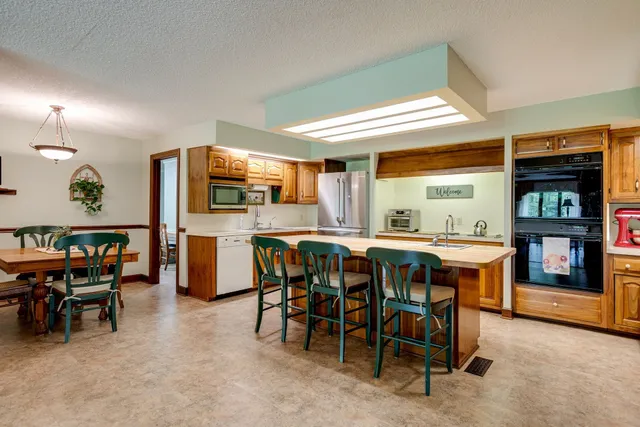 $1,800,000 | 8866 Highway 100, Nashville, TN 37221