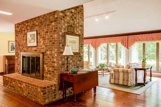 $1,800,000 | 8866 Highway 100, Nashville, TN 37221