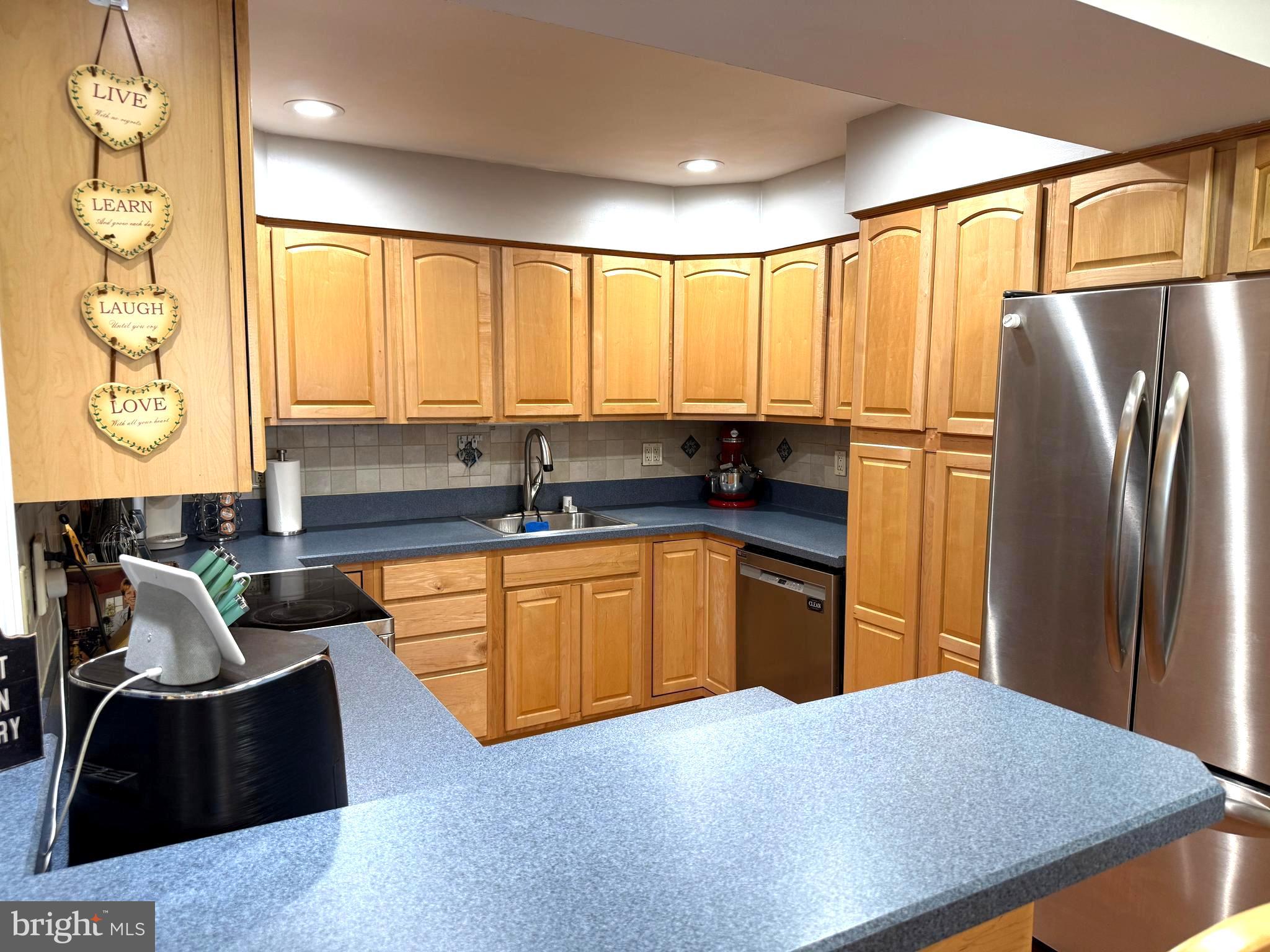 81 Queen Lily Road Levittown, PA 19057 - Photo 16 of 47