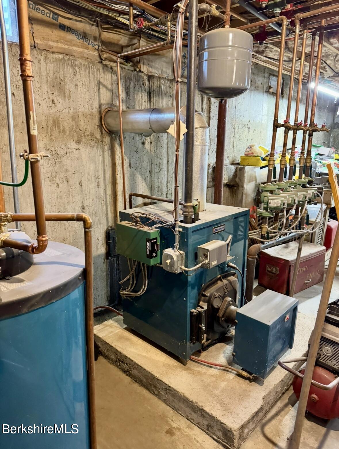 45 State Line Road West Stockbridge, MA 01266 - Photo 32 of 34 a living room with furniture and a window
