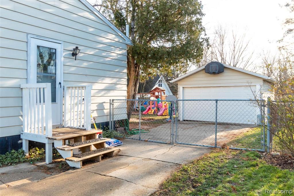 963 Parallel Street Fenton, MI 48430 - Photo 27 of 31