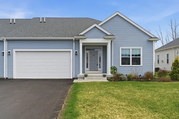 $619,900 | 48 Crestwood Circle, Unit 26, Whitinsville, MA 01588