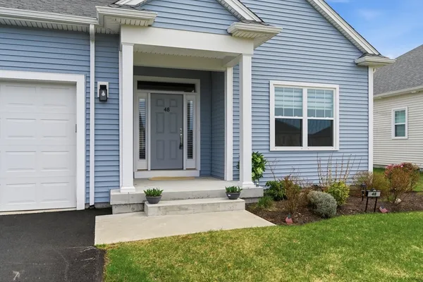 $619,900 | 48 Crestwood Circle, Unit 26, Northbridge, MA 01588