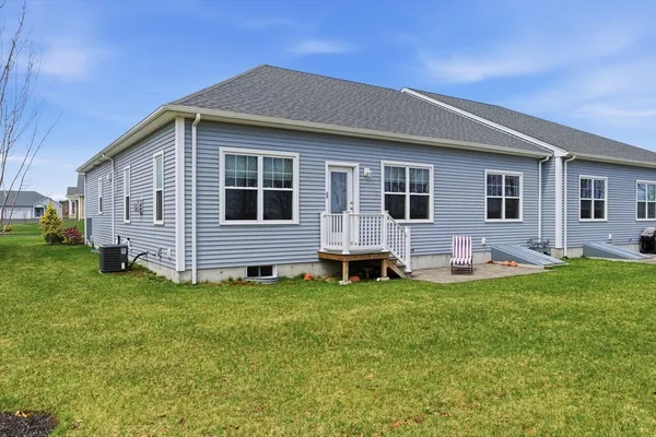 $619,900 | 48 Crestwood Circle, Unit 26, Northbridge, MA 01588