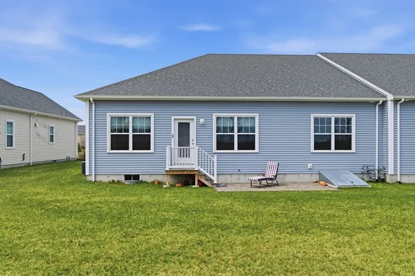 $619,900 | 48 Crestwood Circle, Unit 26, Northbridge, MA 01588