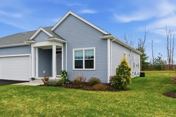 $619,900 | 48 Crestwood Circle, Unit 26, Northbridge, MA 01588