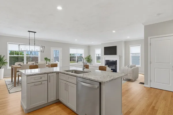 $619,900 | 48 Crestwood Circle, Unit 26, Northbridge, MA 01588