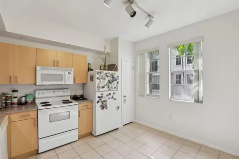 $259,500 | 533 Northeast 3rd Avenue, Unit 321, Fort Lauderdale, FL 33301